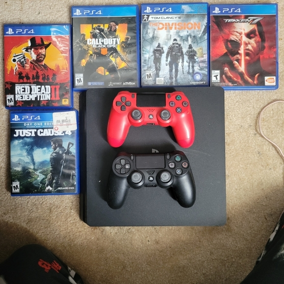 Playstation 4 - Picture 2 of 2